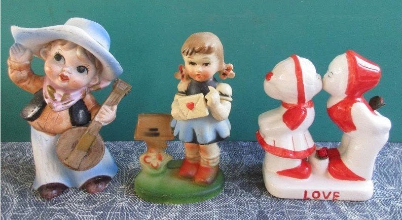 3 vintage beeldjes / cowboy - meisje met brief - holland kus, Verzamelen, Beelden en Beeldjes, Ophalen of Verzenden, Zo goed als nieuw