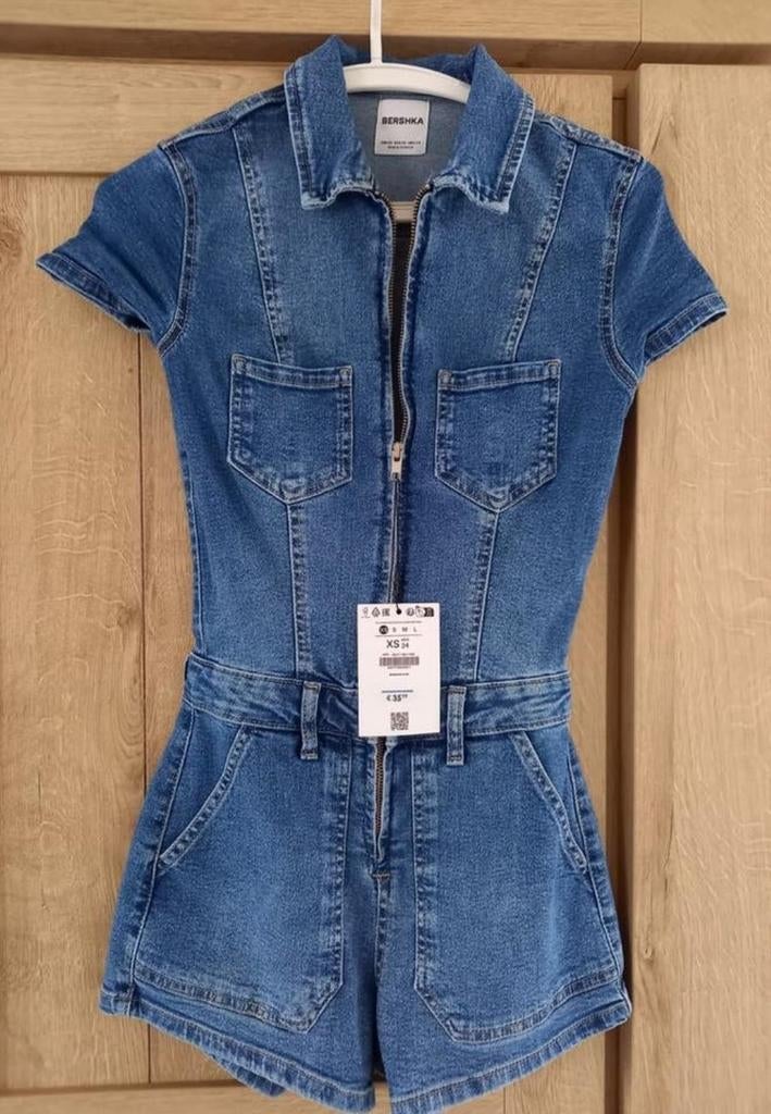 Bershka denim jumpsuit XS. Nieuw., Kleding | Dames, Jumpsuits, Blauw, Nieuw, Maat 34 (XS) of kleiner, Bershka
