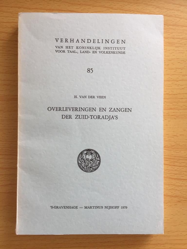 Overleveringen en zangen der Zuid-Toradja’s, Ophalen of Verzenden, Zo goed als nieuw, H. van der Veen