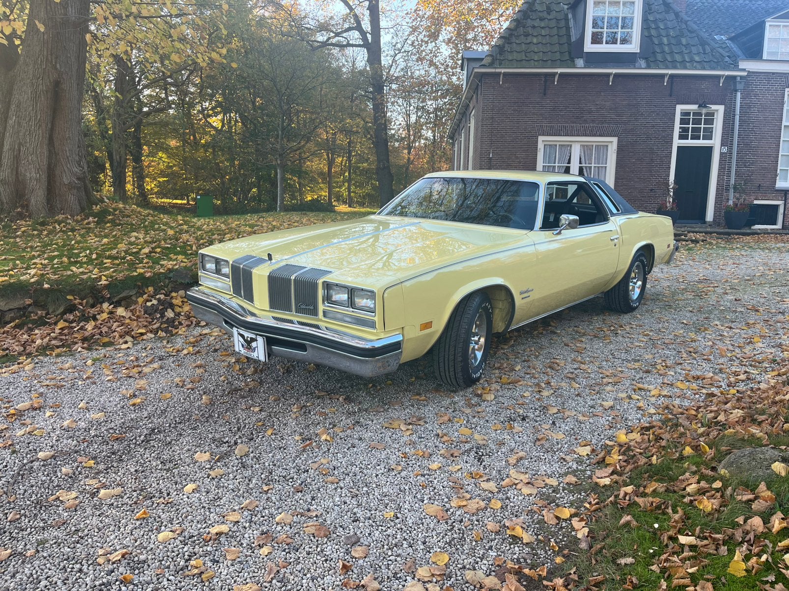 Oldsmobile Cutlass Supreme Brougham V8 Automaat, Auto's, Automaat, Achterwielaandrijving, Zwart, Geel