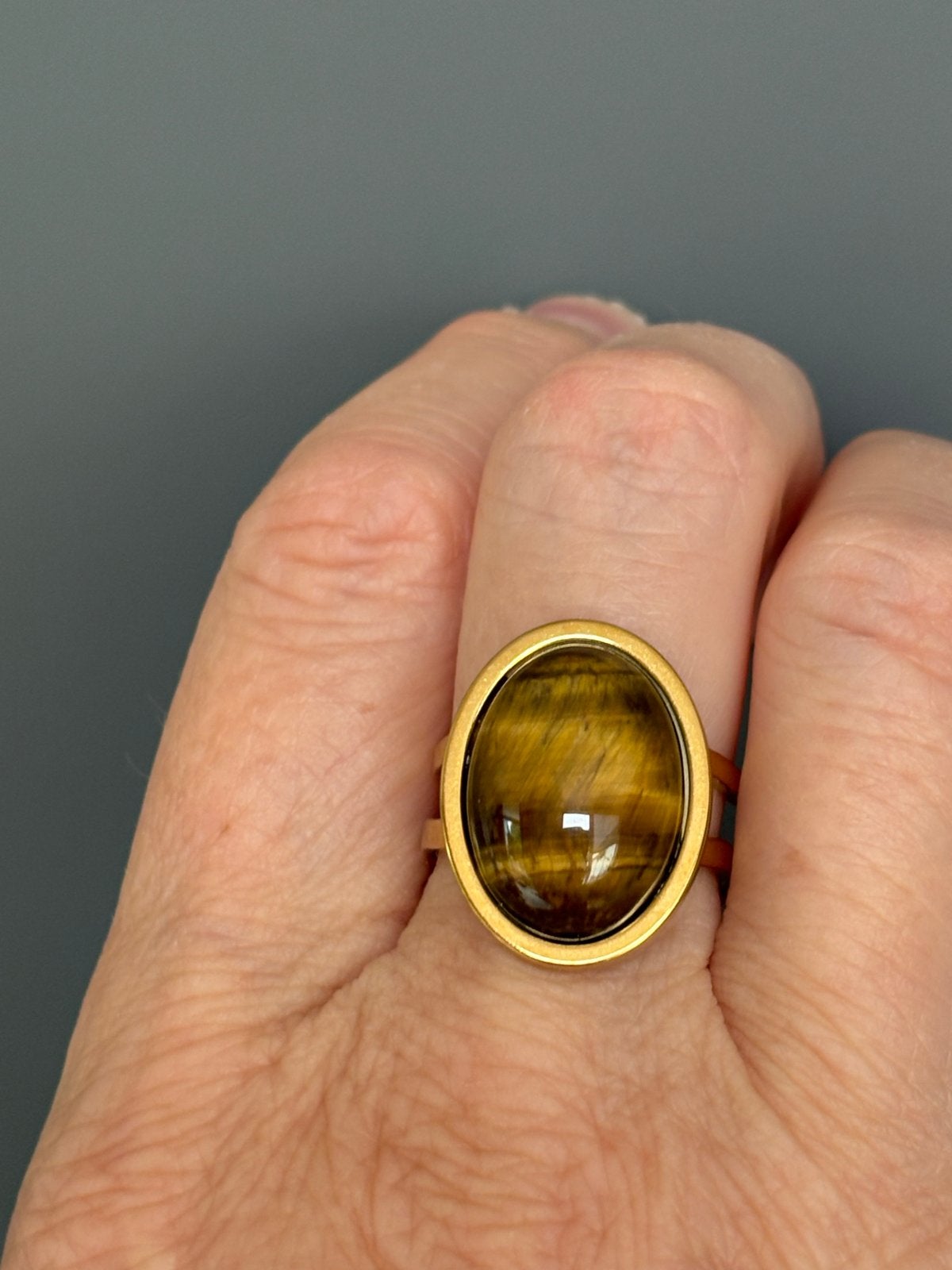 Verstelbare RVS Ring met Tijgeroog Steen - Goudkleurig, IJzer of Staal, Nieuw, Cariadgems@hotmail.com, Ophalen of Verzenden