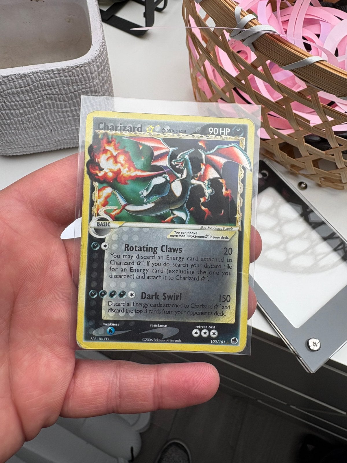 Charizard gold star, Hobby en Vrije tijd, Verzamelkaartspellen | Pokémon, Ophalen of Verzenden, Zo goed als nieuw, Meerdere kaarten