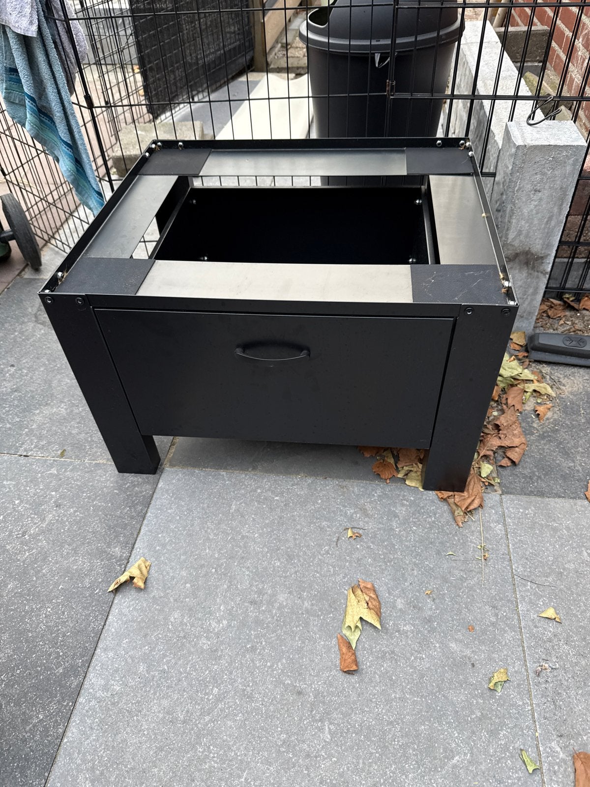 Zwarte stevige wasmachine verhoger in goede staat, Witgoed en Apparatuur, Onderdelen en Toebehoren, Ophalen, Zo goed als nieuw