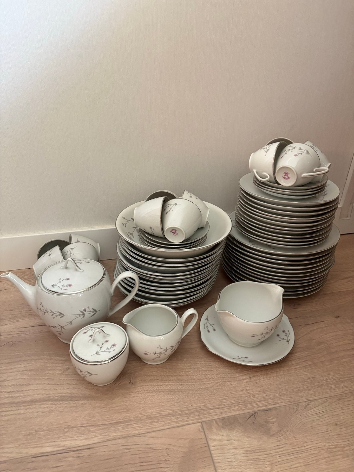 Compleet servies Cornelia Loucky Carlsbad Tsjechoslowakije, Ophalen, Overige merken, Vintage, Zo goed als nieuw