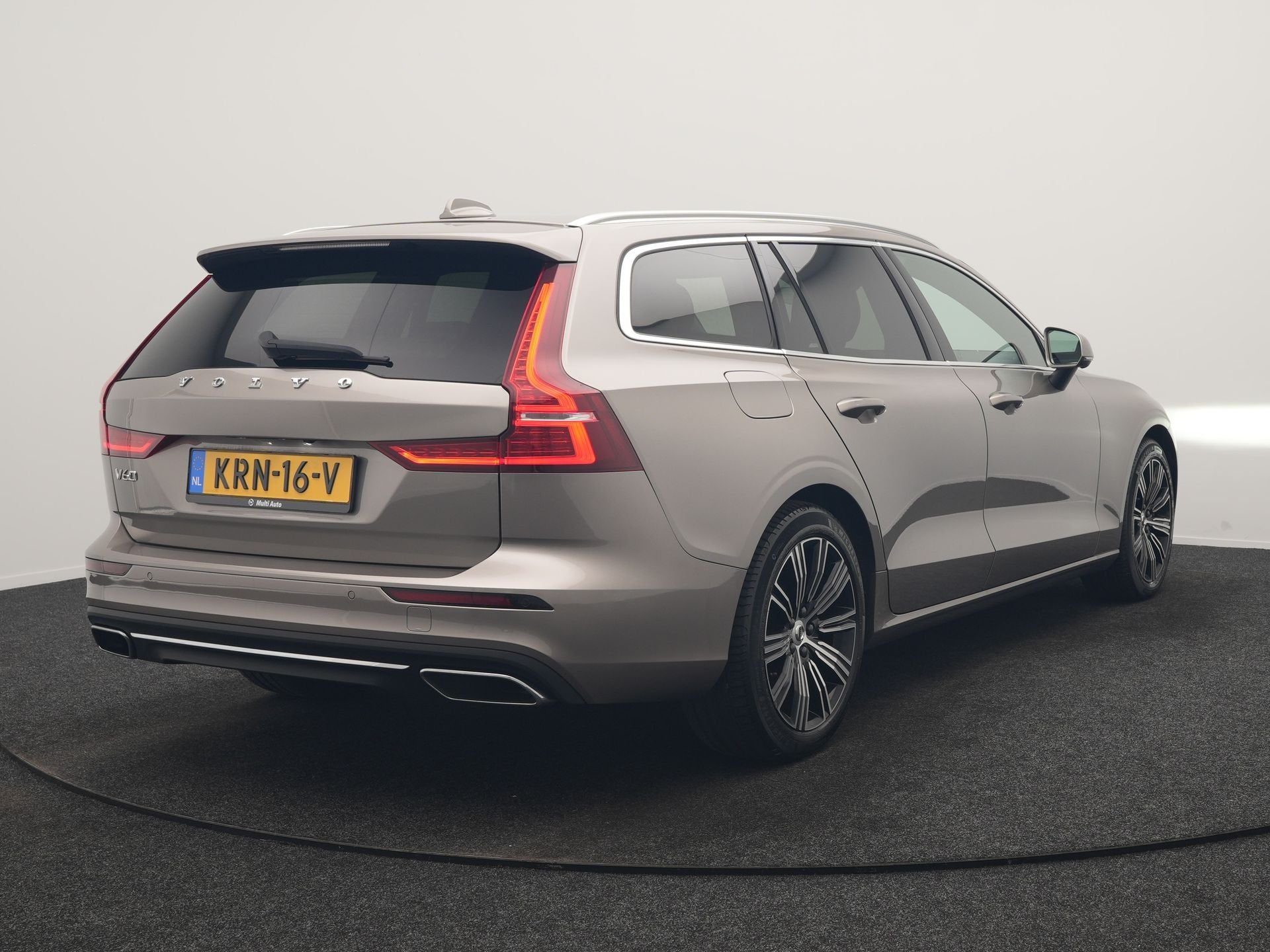 Volvo V60 T6 Recharge AWD Inscription PHEV 340pk Dealer O.H, Auto's, Automaat, Dealer onderhouden, Gebruikt, 4 cilinders