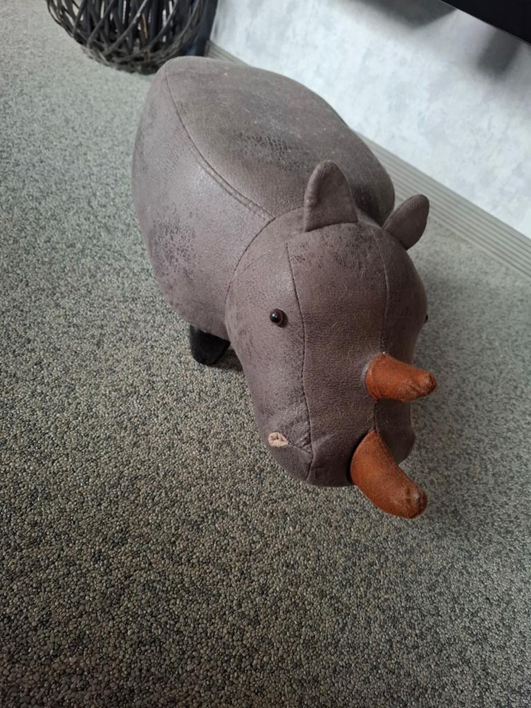 Leuke kinder poefjes: neushoorn en olifant (zgan), Ophalen, Minder dan 50 cm, Dieren, speels, kinderkamer, 50 tot 75 cm