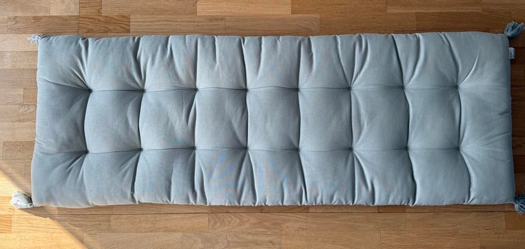 H&M Home Kussen 50x150cm pastelgroen, Huis en Inrichting, Woonaccessoires | Kussens, Ophalen of Verzenden, Zo goed als nieuw, Groen