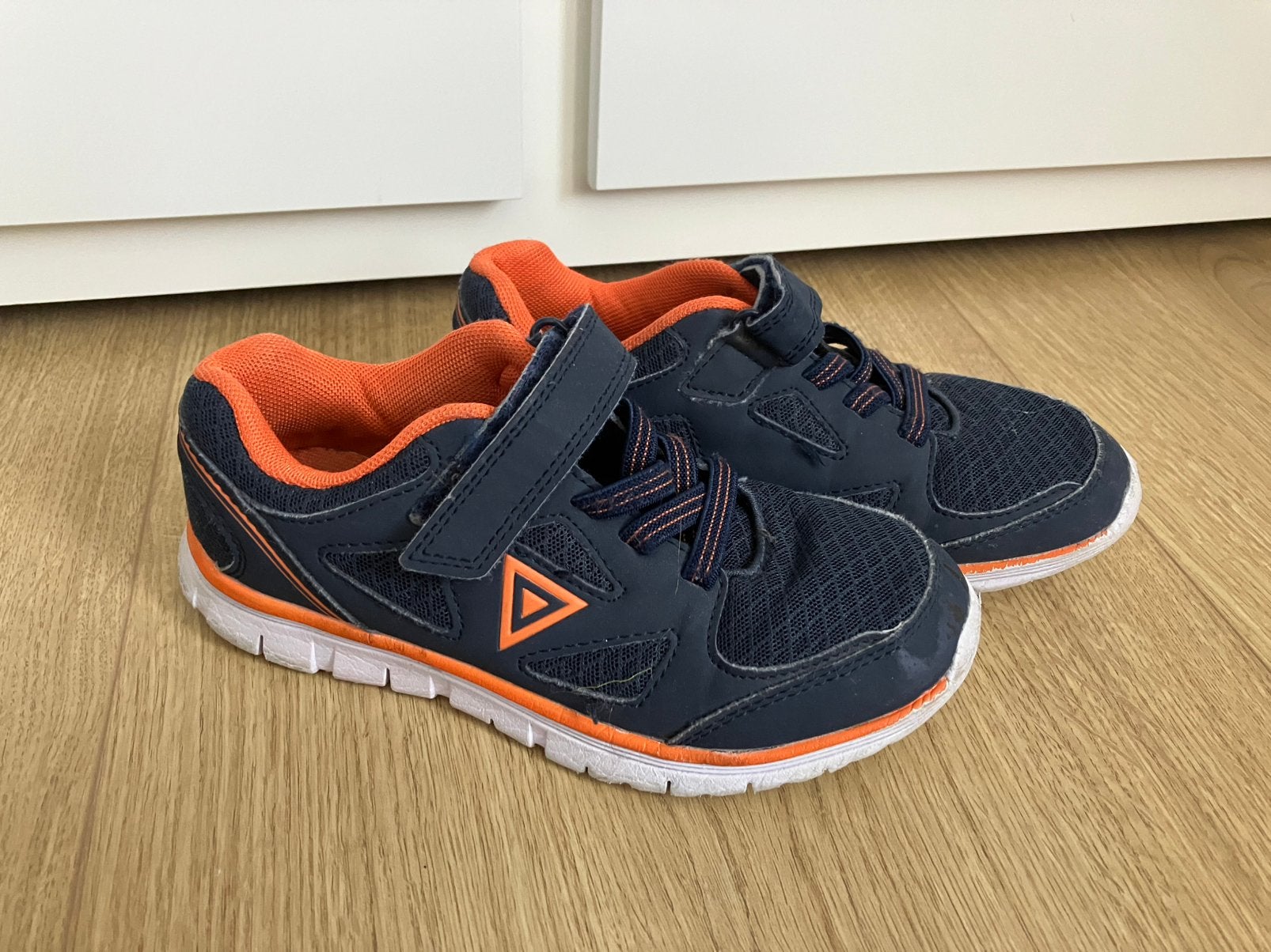 Osaga kinder sportschoenen gymschoenen maat 32, Kinderen en Baby's, Kinderkleding | Schoenen en Sokken, Ophalen, Gebruikt, Jongen of Meisje
