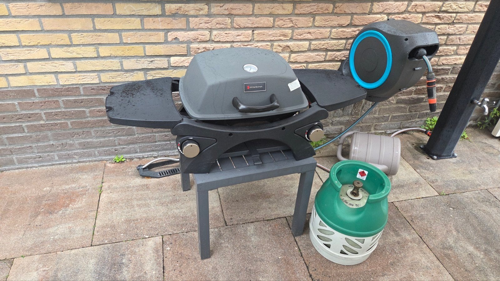 Gas barbecue met gasfles, Ophalen