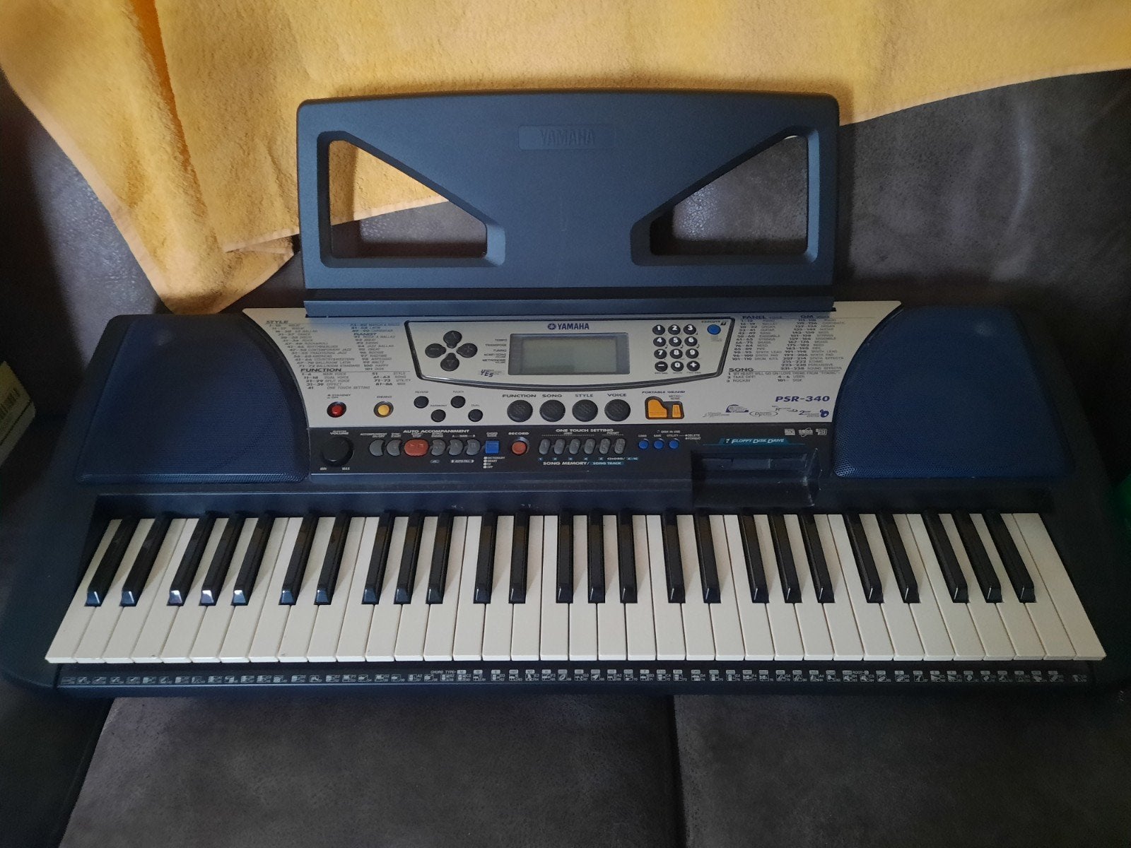 Yamaha PSR-340 Keyboard met standaard, Ophalen, Yamaha, Aanslaggevoelig, 61 toetsen