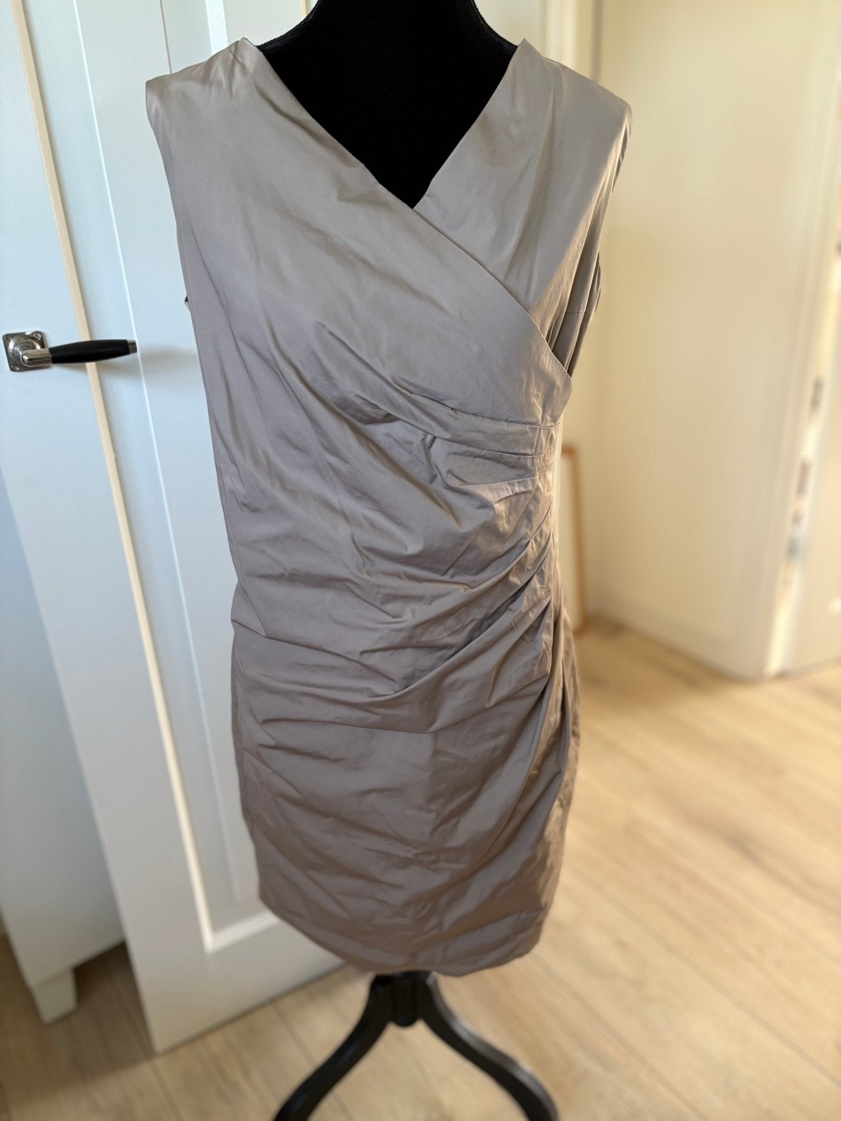 Chique taupe beige zomer/cocktail jurk zgn Purdey 38/40, Kleding | Dames, Ophalen of Verzenden, Zo goed als nieuw, Maat 38/40 (M)
