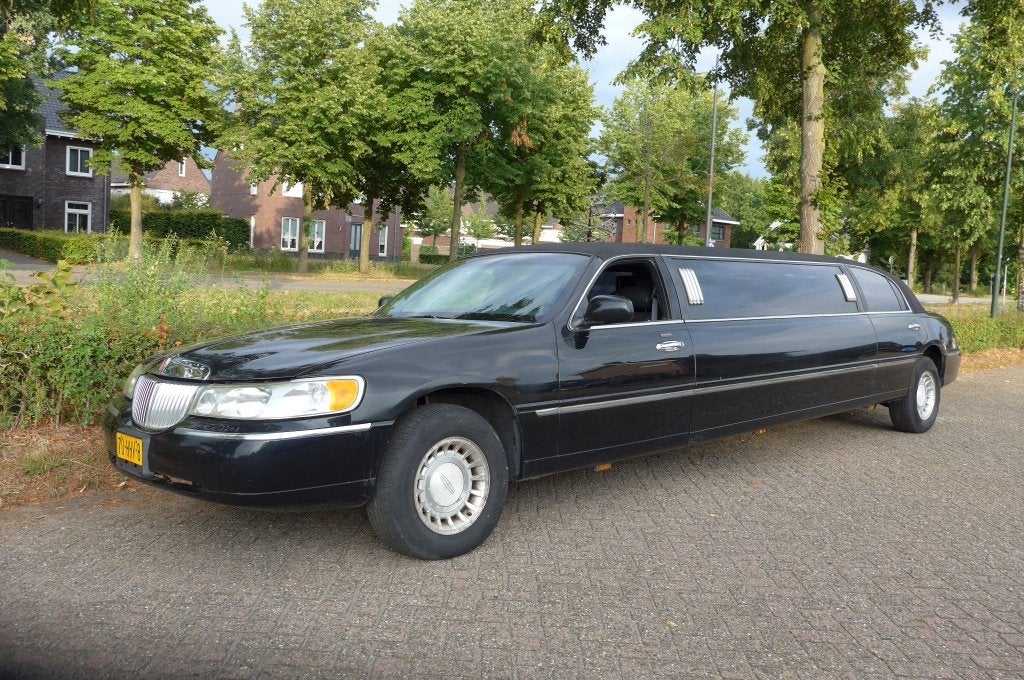 Lincoln Town Car 4.6 Signature (bj 2000, automaat), Auto's, Automaat, Zwart, Bedrijf, 9 stoelen