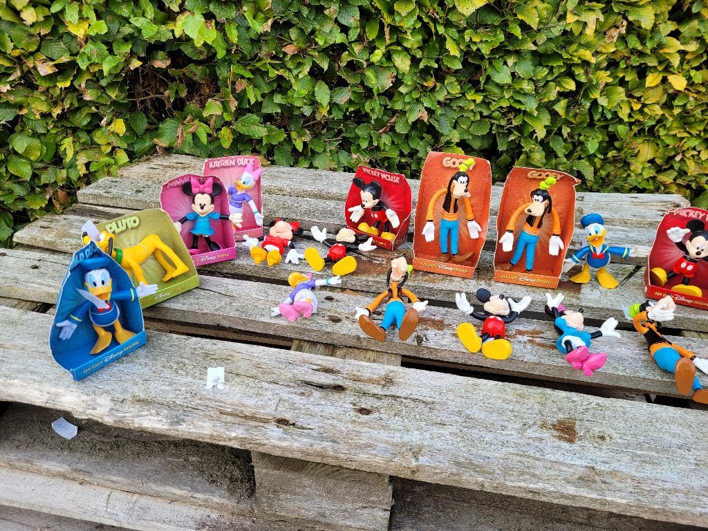 disney 18 stuks nieuwe originele walt disney figuren, Ophalen of Verzenden, Overige figuren, Nieuw, Beeldje of Figuurtje