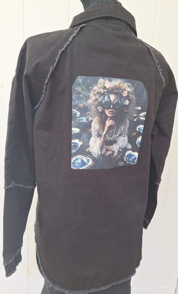 Zwart dames spijkerjasje, Kunst meisje Delfts blauwe oesters, Ophalen of Verzenden, Nieuw, Maat 38/40 (M), Zwart