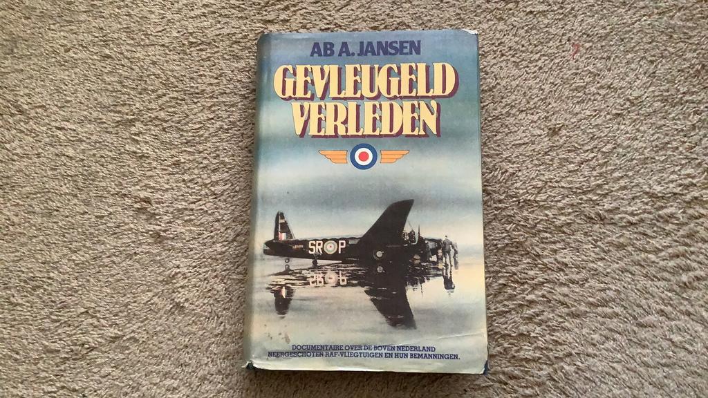 Gevleugeld verleden. Ab A. Jansen. Documentaire., Tweede Wereldoorlog, Ophalen of Verzenden, Zo goed als nieuw, Luchtmacht