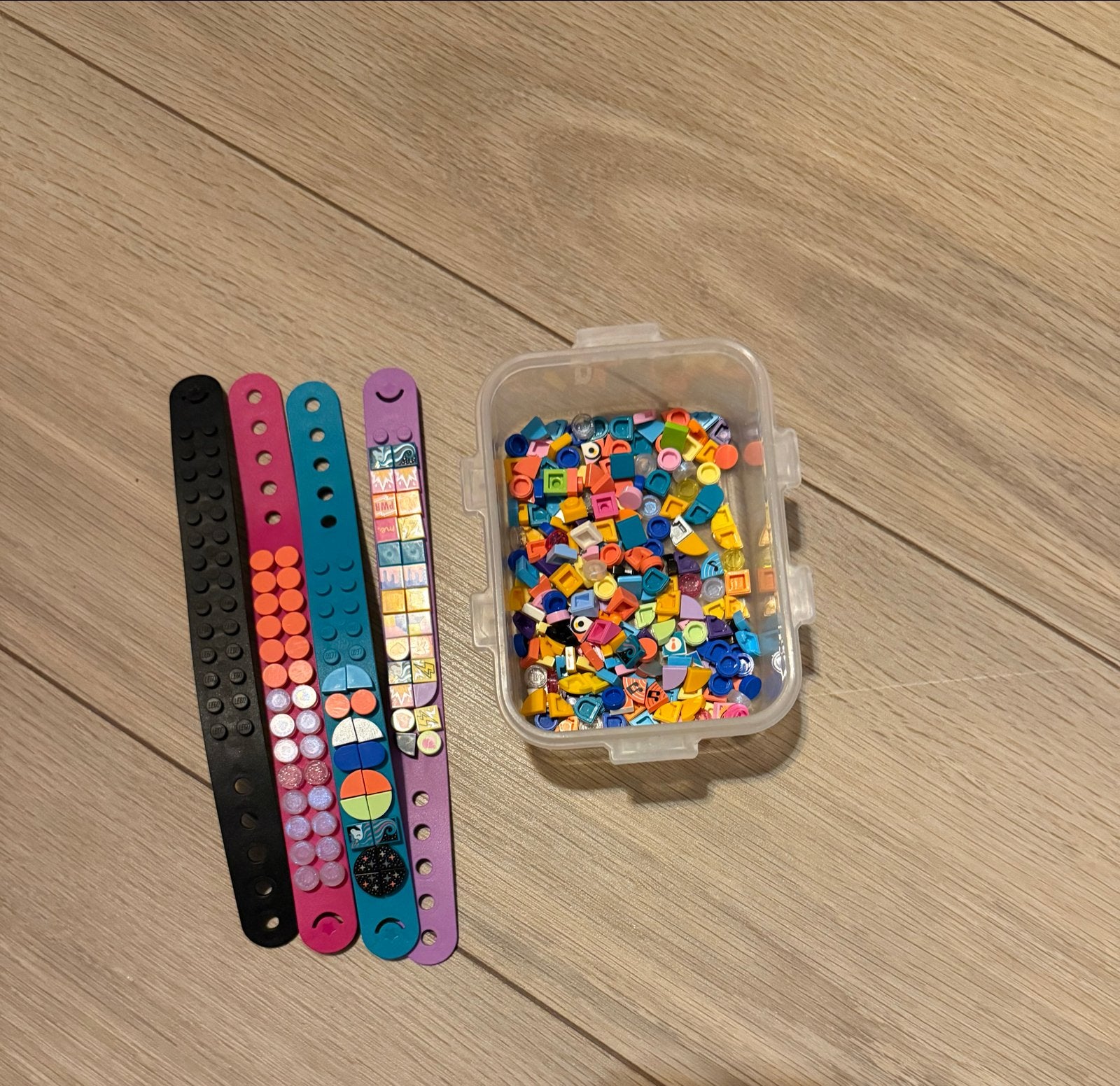 Lego Dots Armbanden Set - 4 Stuks, Kinderen en Baby's, Speelgoed | Bouwstenen, Ophalen of Verzenden, Gebruikt, Overige merken