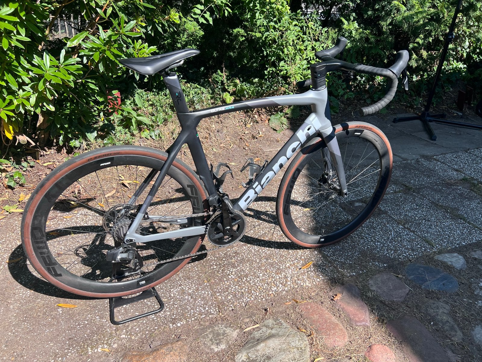 Bianchi Oltre xr4 Disc 2023, 28 inch, Carbon, Heren, Zo goed als nieuw