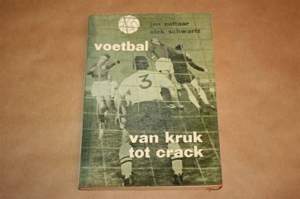 Voetbal - Van kruk tot Crack - 1962, Ophalen of Verzenden, Gelezen, Watersport en Hengelsport