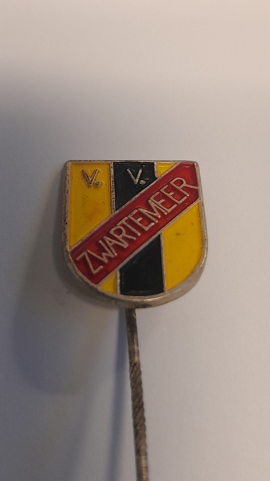 Vintage Speldje Zwartemeer V.V. Voetbalclub, Verzenden, Gebruikt, Sport, Speldje of Pin