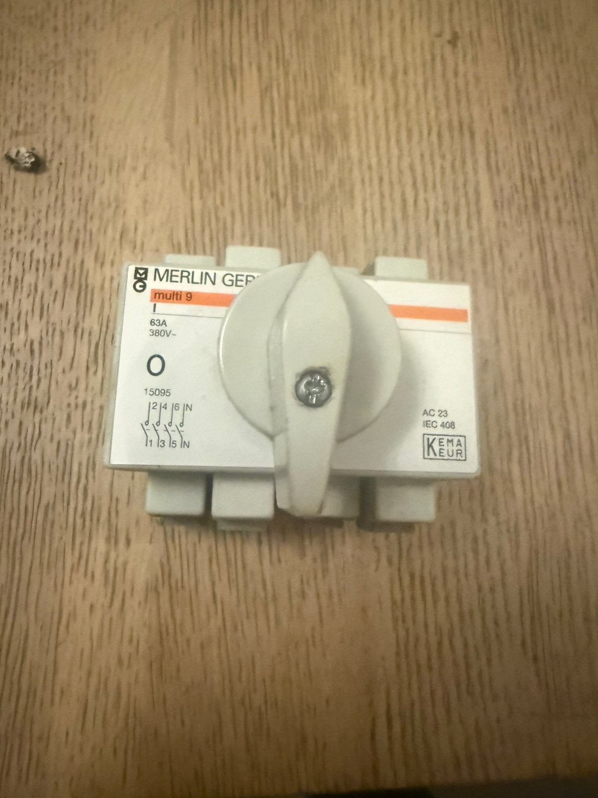 Merlin Gerin 63a hoofdschakelaar, Ophalen of Verzenden, Zo goed als nieuw, E27 (groot), Led-lamp