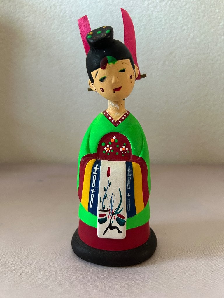 Vintage Koreaanse keramieken pop met wiebelhoofd hanbok, Steen/keramiek, 17 cm, Ophalen of Verzenden, Meerkleurig