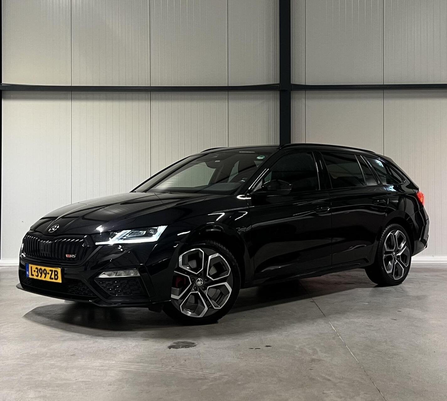 Skoda Octavia Combi 1.4 TSI RS 245PK SOH 88% iV PHEV Virtual, Auto's, Skoda, Gebruikt, Euro 6, 4 cilinders, Zwart