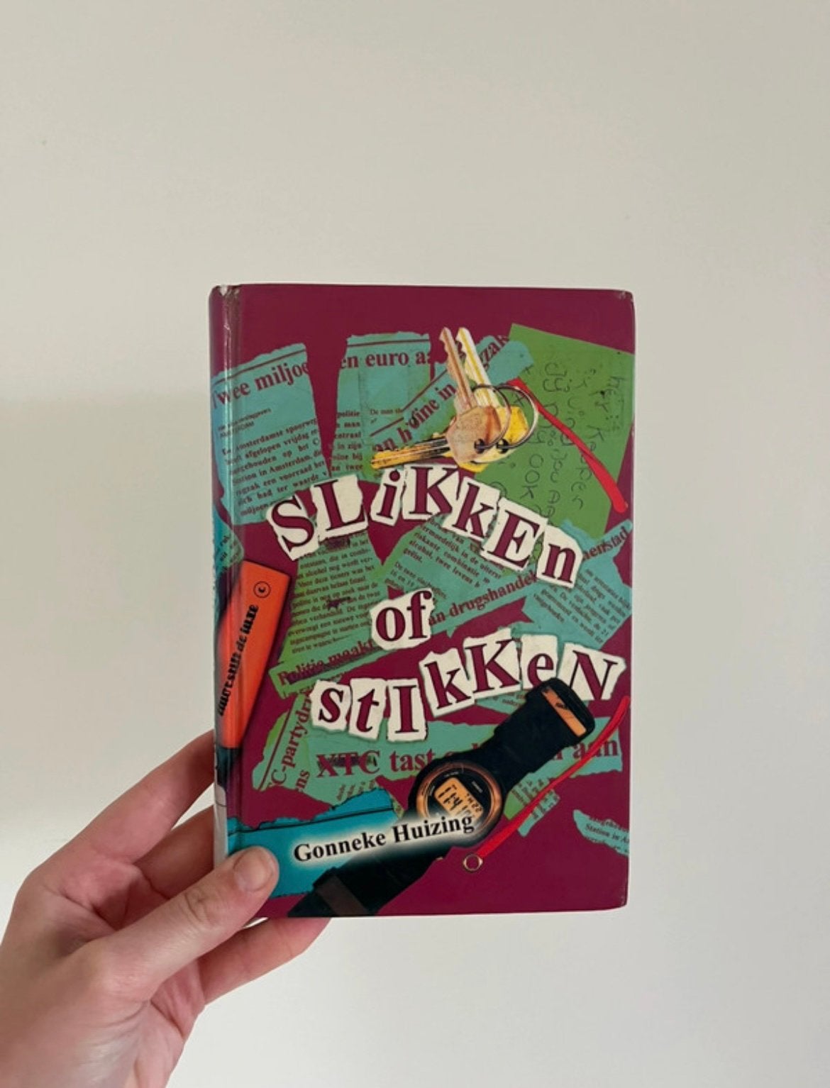 Slikken of stikken van Gonneke Huizing (ISBN: 9789025109424), Ophalen of Verzenden, Gelezen, Fictie
