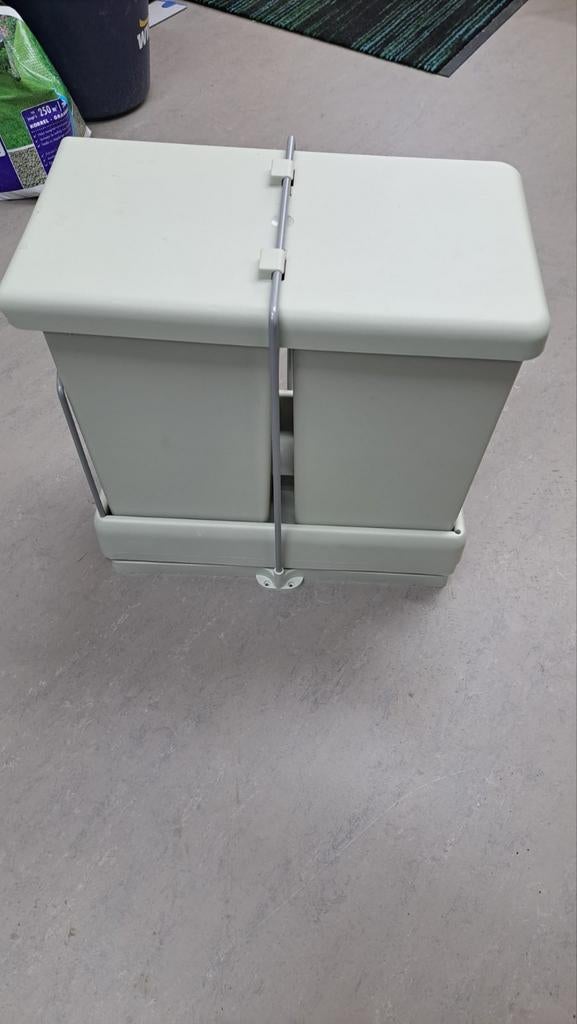 Prullenbak voor keukenkast - 3 maanden oud, Kunststof, Ophalen of Verzenden, Minder dan 50 cm, 20 tot 30 liter