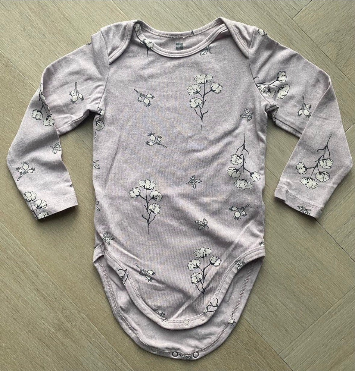 HEMA romper lange mouw lila maat 74/80 | babykleding meisje, Kinderen en Baby's, Ophalen of Verzenden, Zo goed als nieuw, Meisje