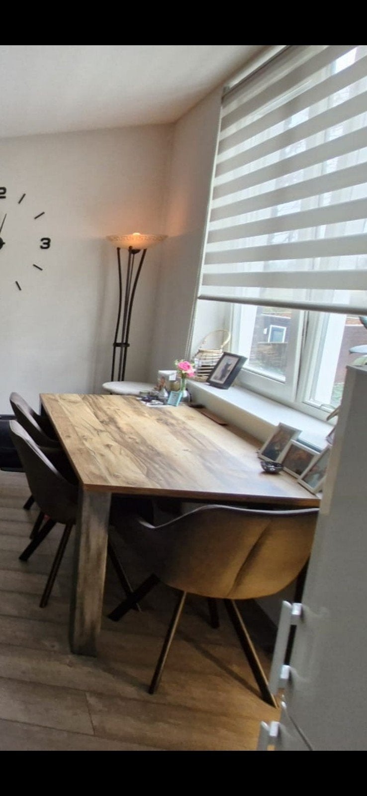 Complete eethoek: eettafel met 4 stoelen (1 jaar oud), Ophalen, Zo goed als nieuw, Modern, 4 tot 6 stoelen
