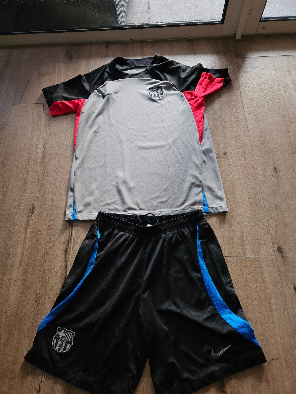 FC Barcelona Trainingsset Maat L, Maat 52/54 (L), Verzenden, Nike, Zo goed als nieuw
