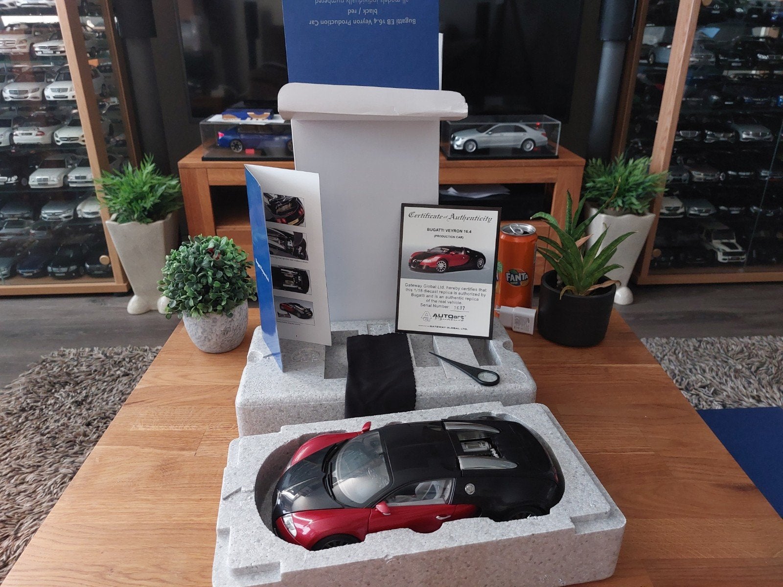 Autoart 70906 1/18 Bugatti veyron Production Car Black Red, Ophalen of Verzenden, Zo goed als nieuw, Autoart