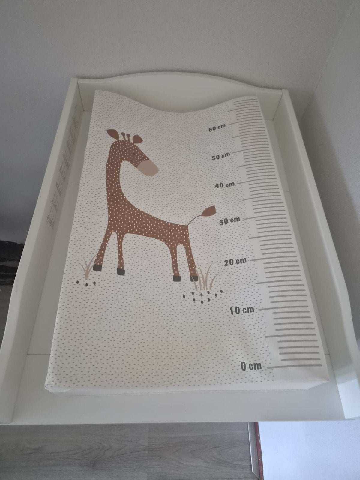 Commode met aankleedkussen en baby nestje, Gebruikt, Aankleedkussen, Standaard, Ophalen