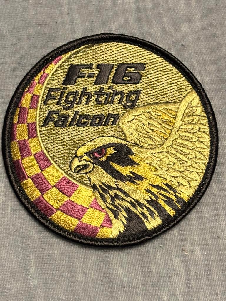 Swirl embleem F-16 fighting falcon towndone RNLAF Volkel, Verzenden, Luchtmacht, Nederland, Embleem of Badge
