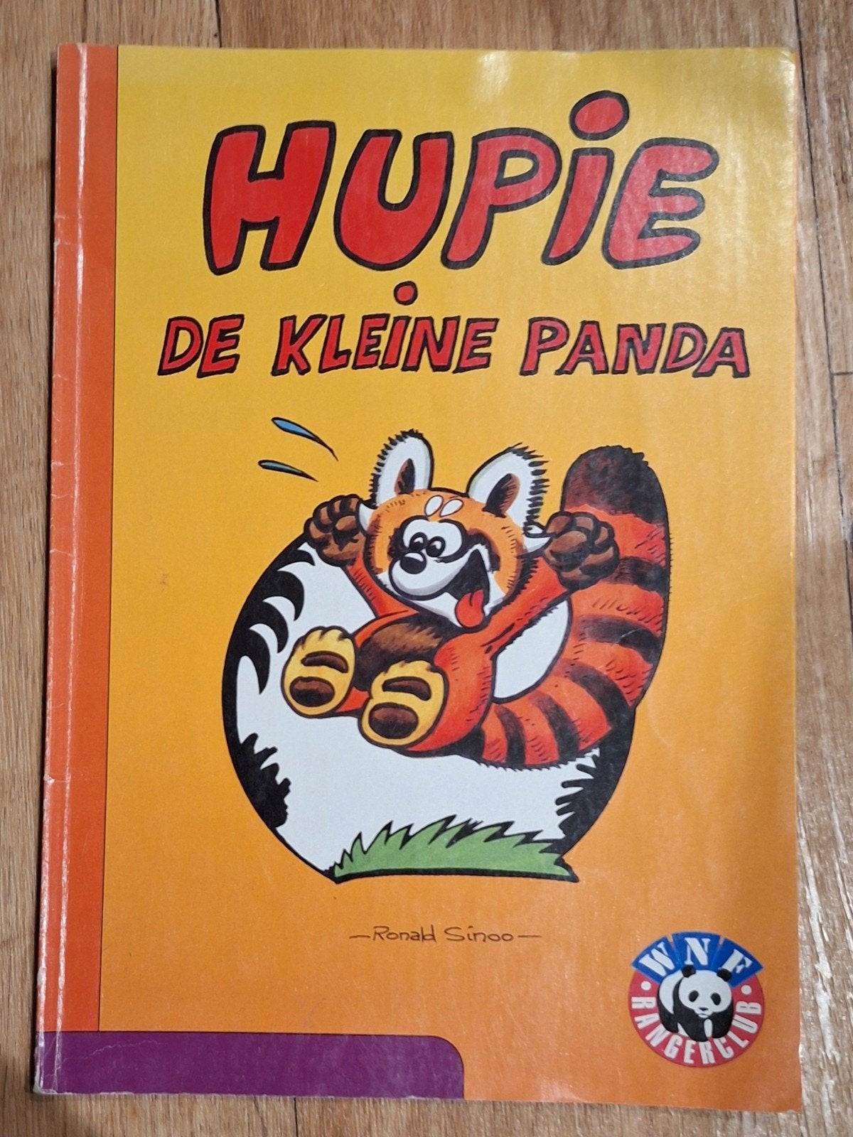 Hupie de kleine panda - Ronald Sinoo WNF Rangerclub, Ophalen of Verzenden, Zo goed als nieuw, Ronald Sinoo, Sprookjes