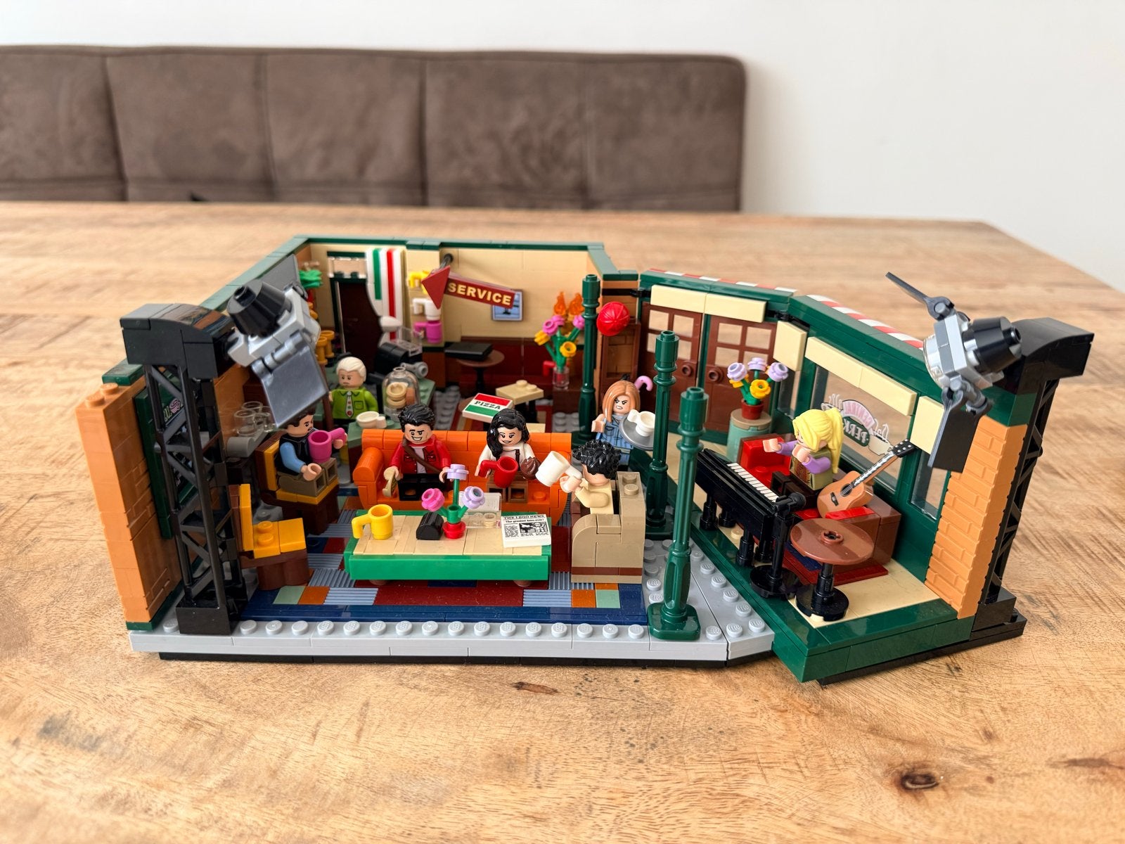 LEGO Ideas 21319 Central Perk - Friends The Television Serie, Lego, Ophalen of Verzenden, Compleet, Complete set