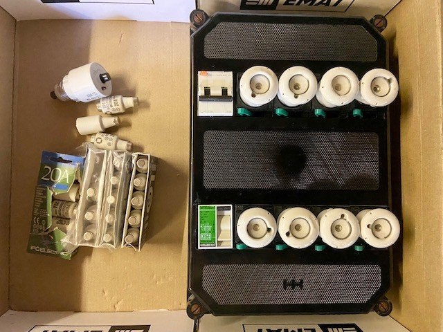 1 fase meterkast met stoppen, schakelaars en zekeringen, Doe-het-zelf en Verbouw, Ophalen of Verzenden, Gebruikt, Groepenkast