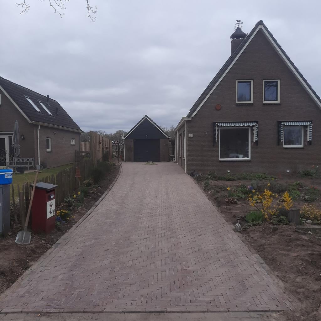 Stratenmaker bied zich aan., Ophalen of Verzenden, Beton, Overige typen