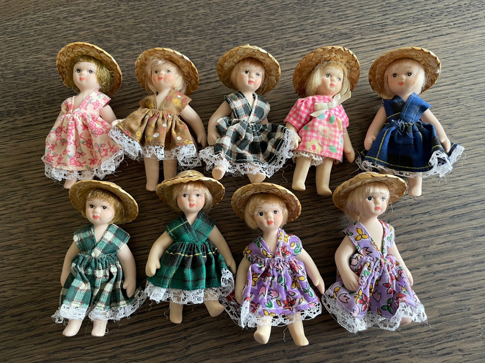 9 kleine poppetjes met porseleinen gezicht etc, Ophalen of Verzenden, Gebruikt
