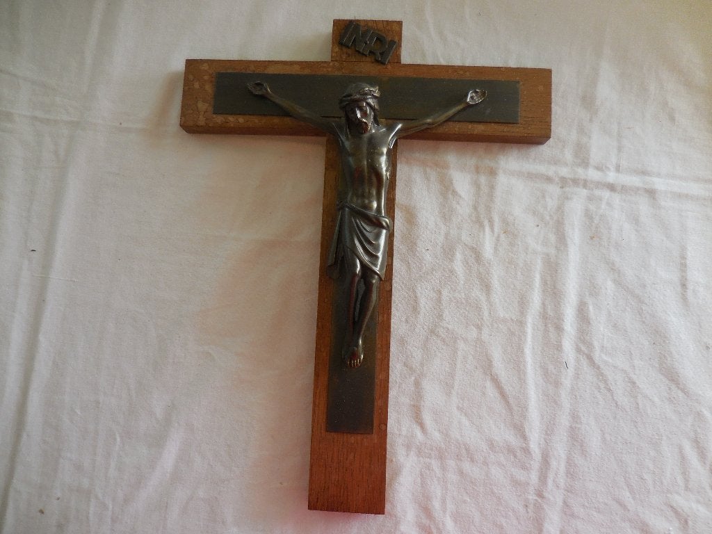 Kruisbeeld van metaal 25 cm, Verzamelen, Ophalen, Gebruikt, Beeld(je)