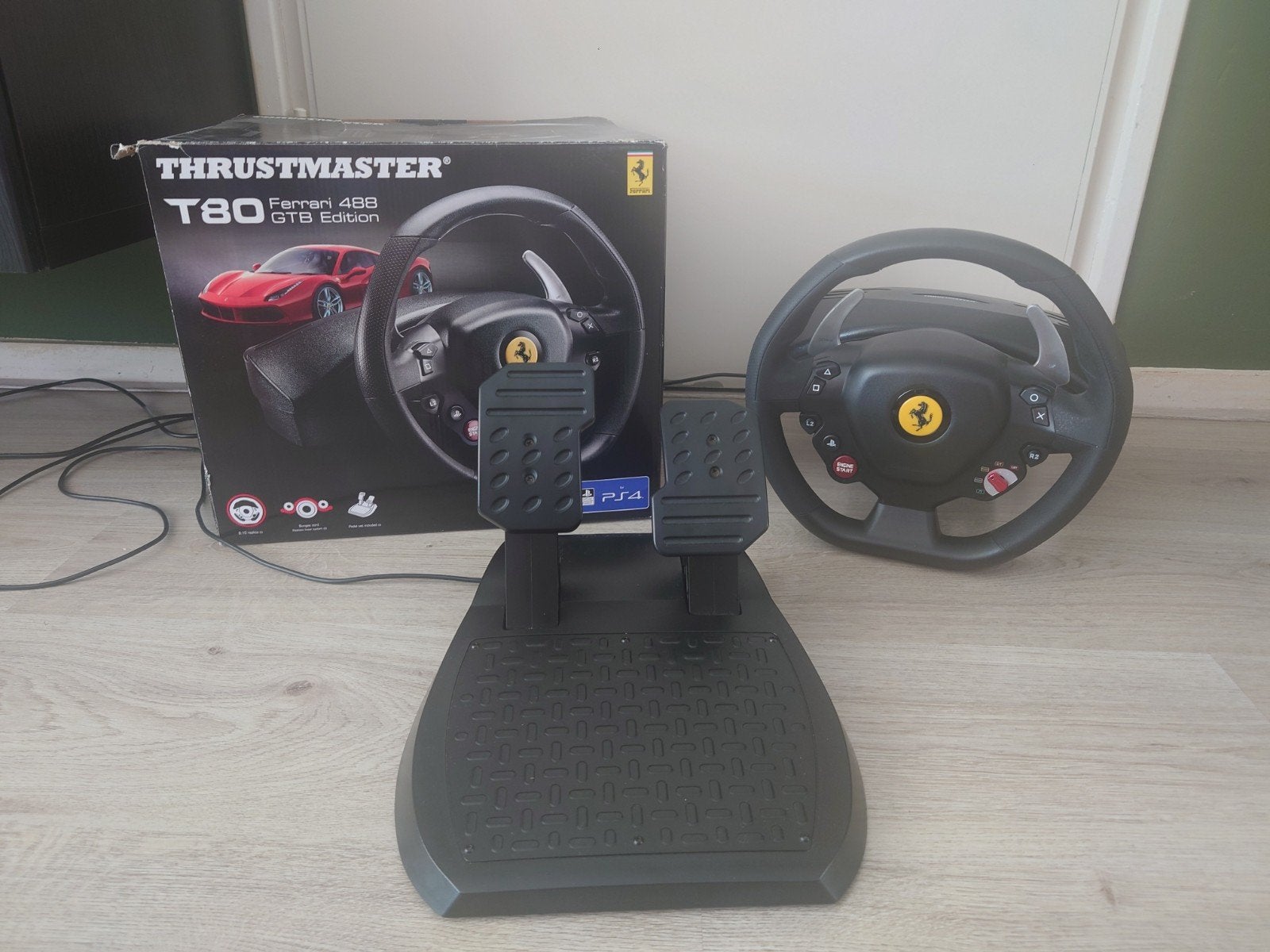 Thrustmaster T80 Ferrari 488 GTB Edition racestuur PS4, Ophalen of Verzenden, Zo goed als nieuw, Stuur of Pedalen, PlayStation 4