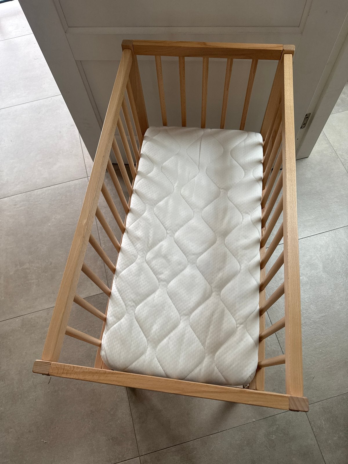 Ledikant 84x45x75 cm met matras, Ophalen, 190 cm of minder, Zo goed als nieuw, Hout