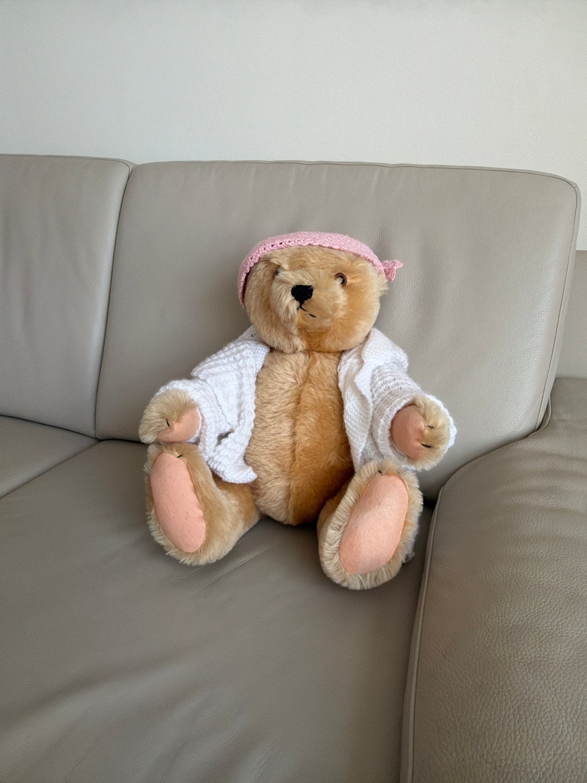 Knuffelbeer met kleding, Beer, Ophalen of Verzenden, Zo goed als nieuw, Middelgroot (20 tot 80 cm)