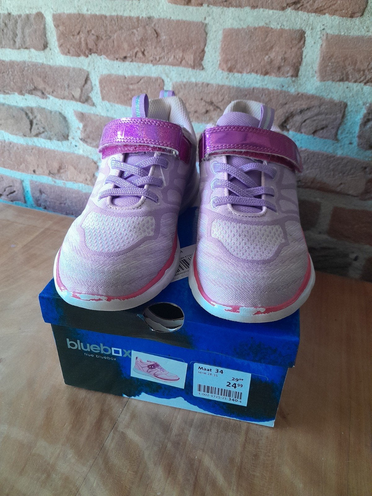 Sneakers gymschoenen van Scapino Bluebox.
Maat 34.
Klittenba, Gebruikt, Meisje, Sportschoenen, Ophalen of Verzenden
