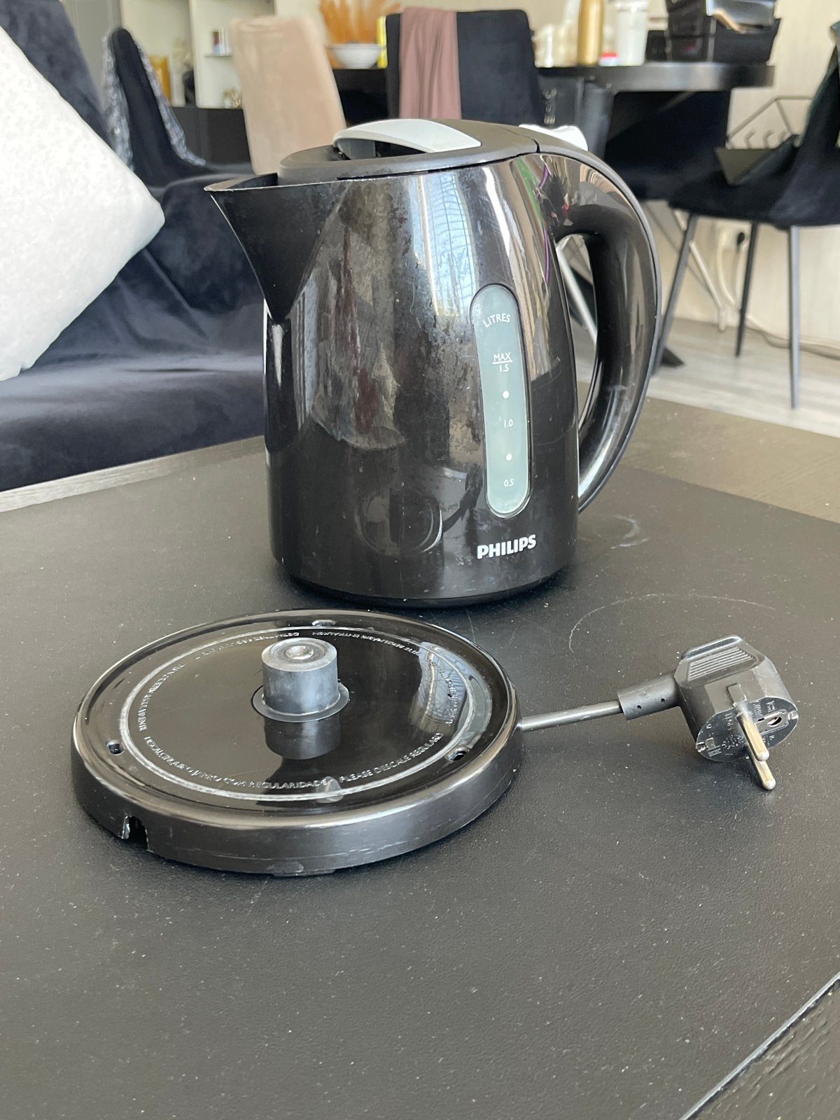 Philips waterkoker - Zwart, 1.5 liter, 1 tot 2 liter, Ophalen of Verzenden, Gebruikt, Draadloos