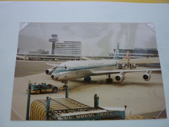 Foto - KLM vliegtuig Schiphol 1970, Boeken, Verzenden, Zo goed als nieuw