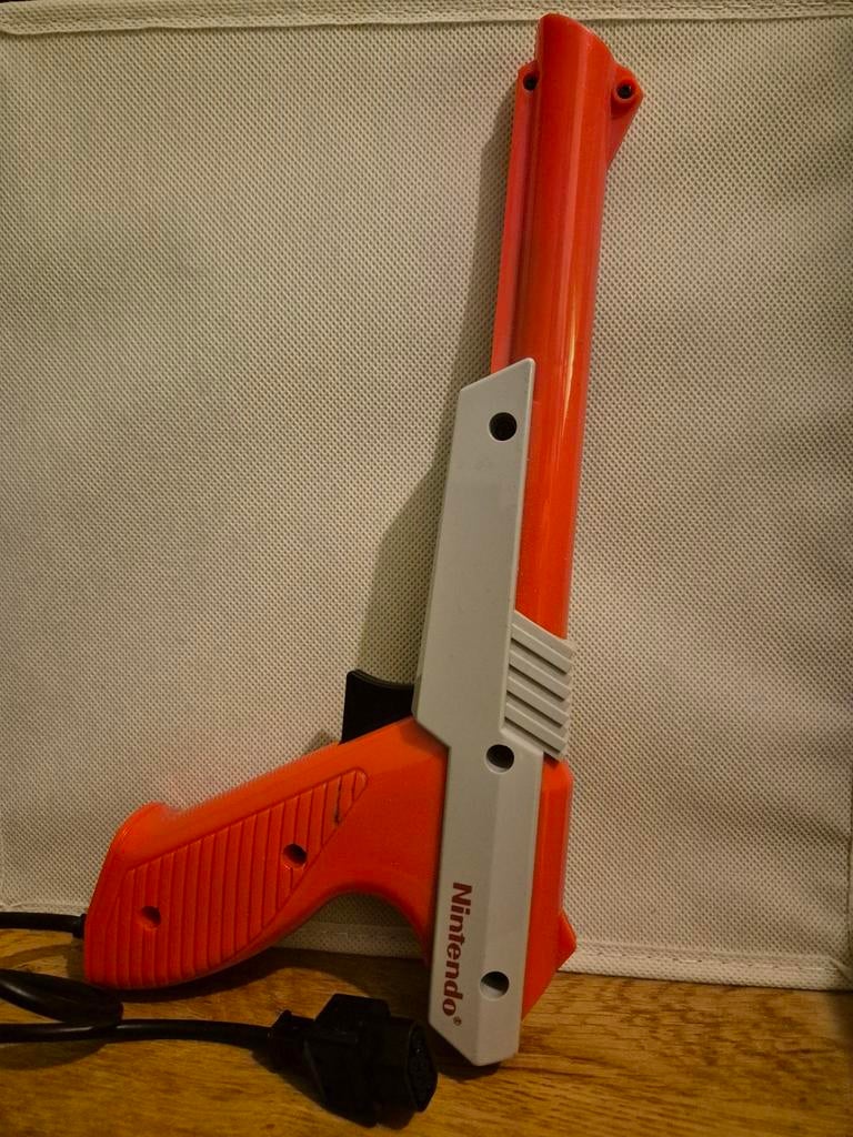 Originele Nintendo NES Zapper pistool, Avontuur en Actie, 1 speler, Ophalen of Verzenden, Zo goed als nieuw
