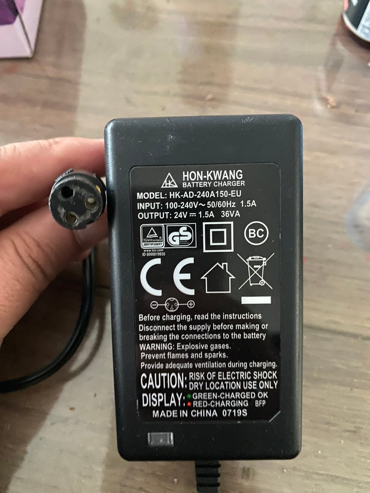 Hon-Kwang HK-AD-240A150-EU Batterijlader 24V 1.5A, Ophalen, Gebruikt