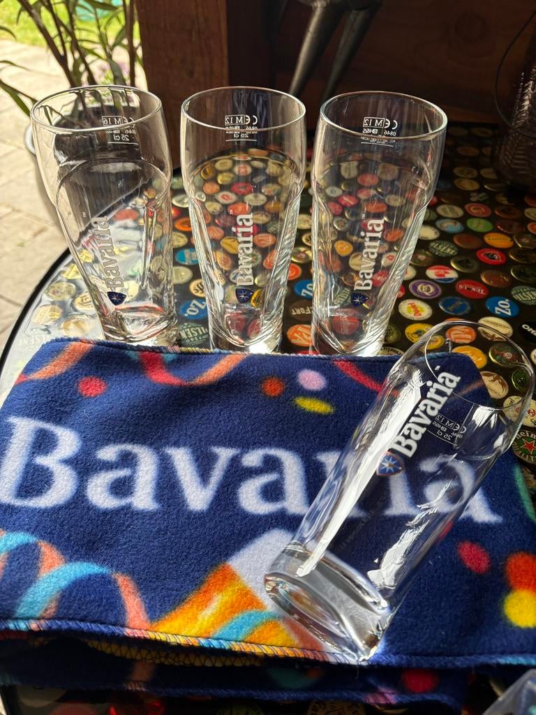 4 Bavaria glazen met sjaal, Verzamelen, Biermerken, Ophalen of Verzenden, Zo goed als nieuw, Glas of Glazen, Bavaria
