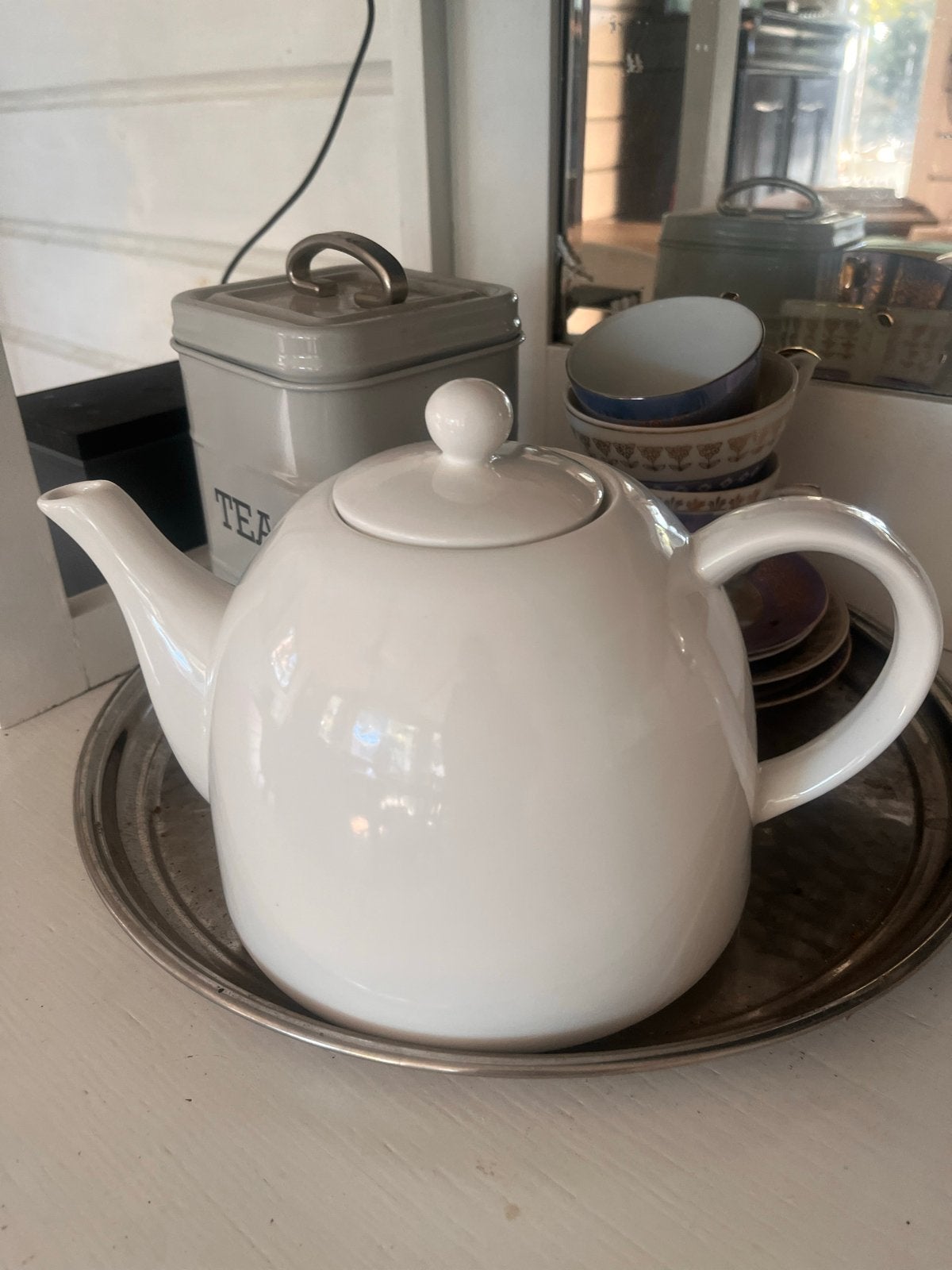 Witte porseleinen theepot VT Wonen, Theepot/fluitketel, Gebruikt, Ophalen of Verzenden, Steen/keramiek
